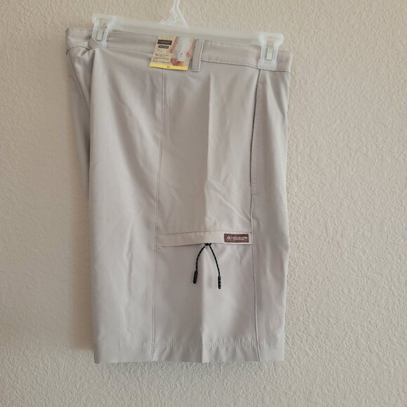 Legendary Outfitters Men’s Tech Shorts NWT - Picture 3 of 5